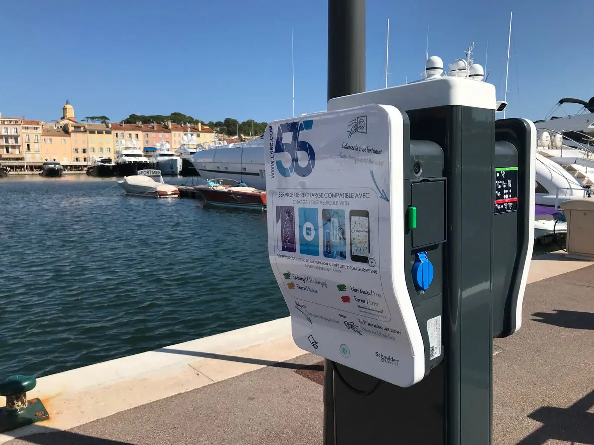  La solution clé en main pour installer des bornes de recharge dans votre collectivité